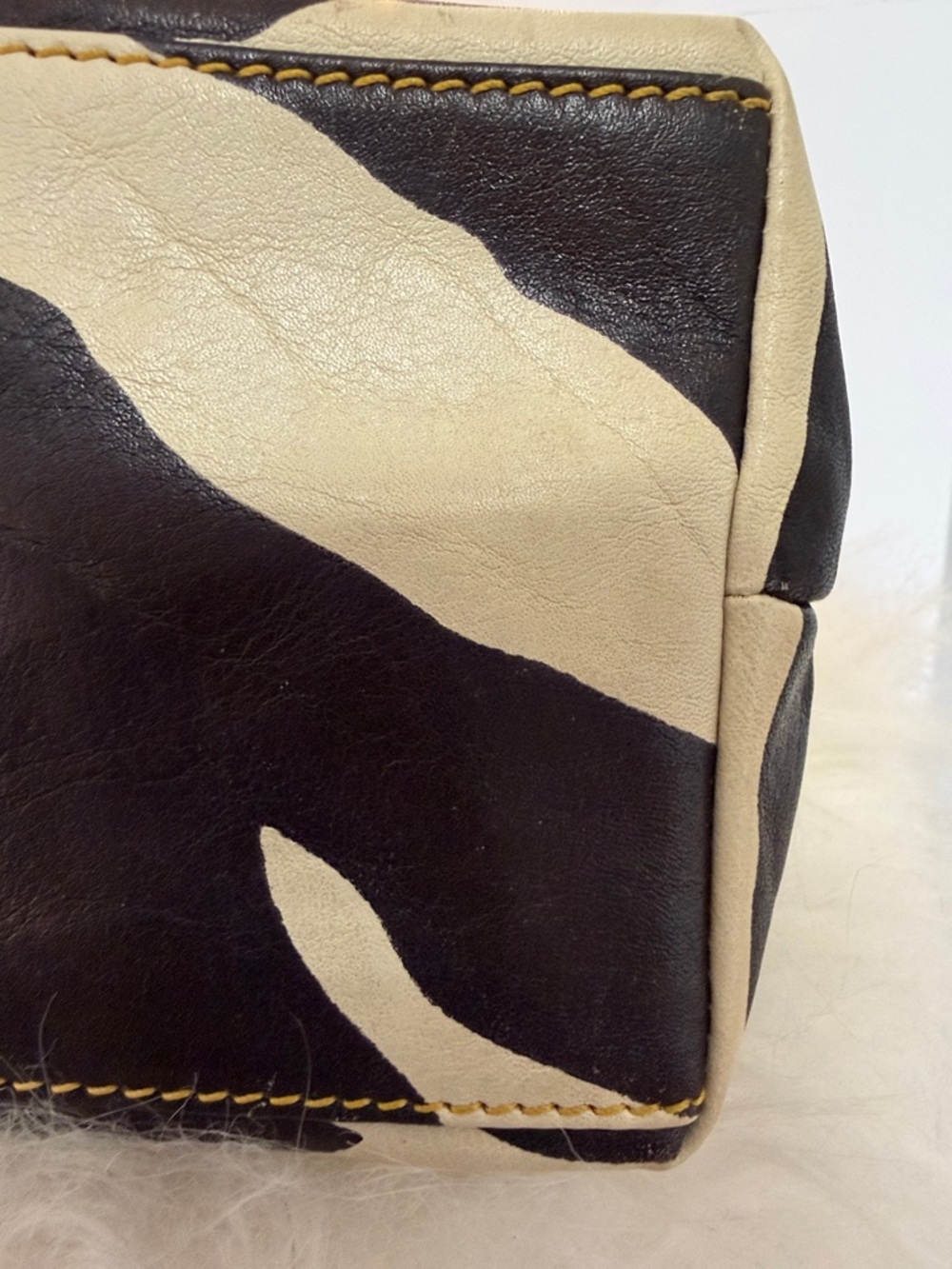 Dooney & Bourke EUC black & cream leather w/brown leather trim.Adj Crossbody - Picture 10 of 11